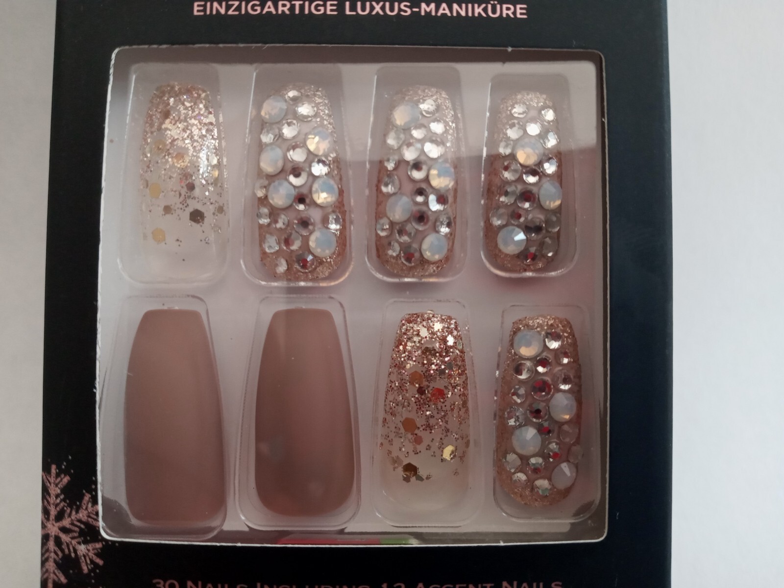 Kiss Masterpiece Luxe Manicure, 30 Count, Long Nails, Glue included. NEW
