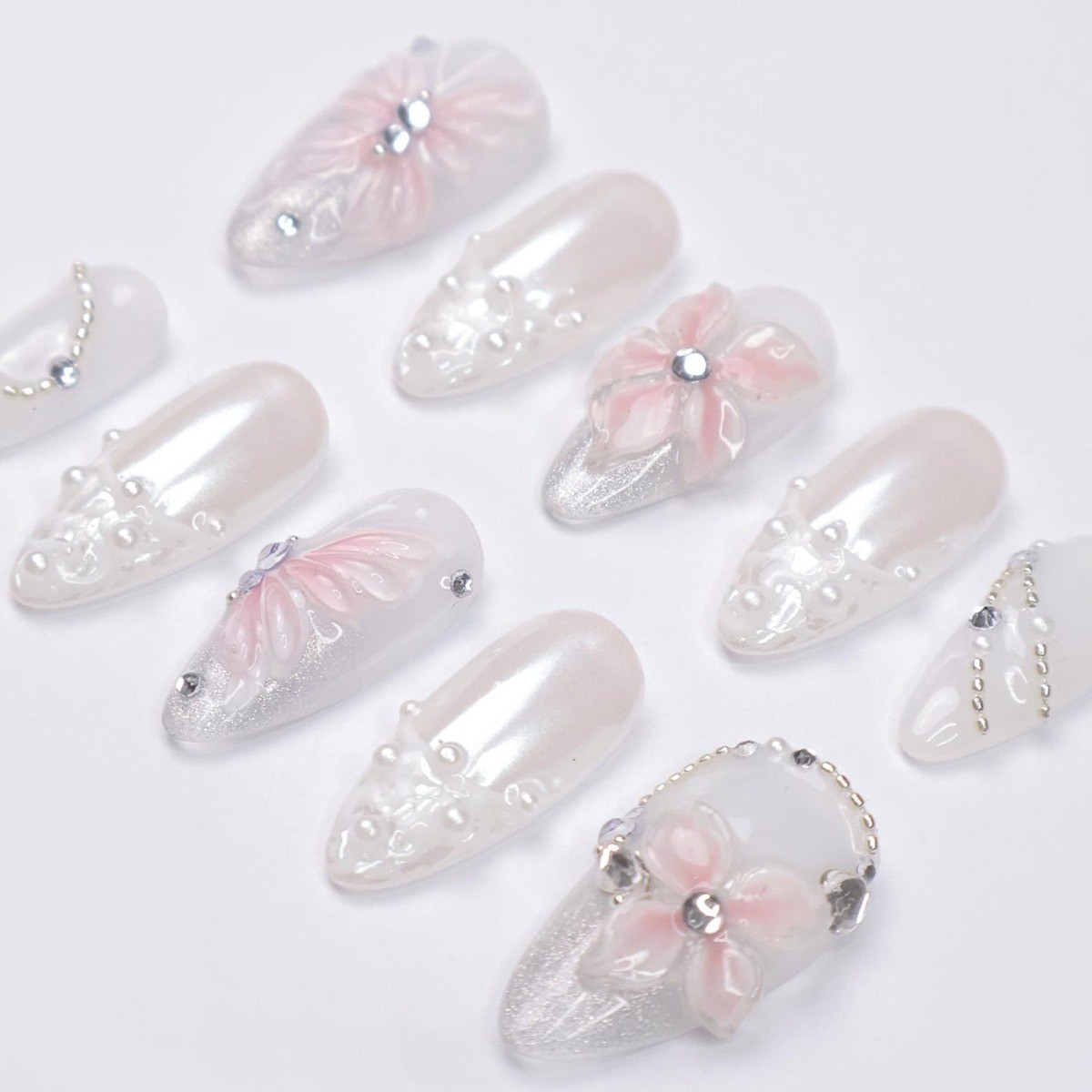 Milky White Floral Handmade Press on Nails Pearl Chain Lace Shiny Fake Nails