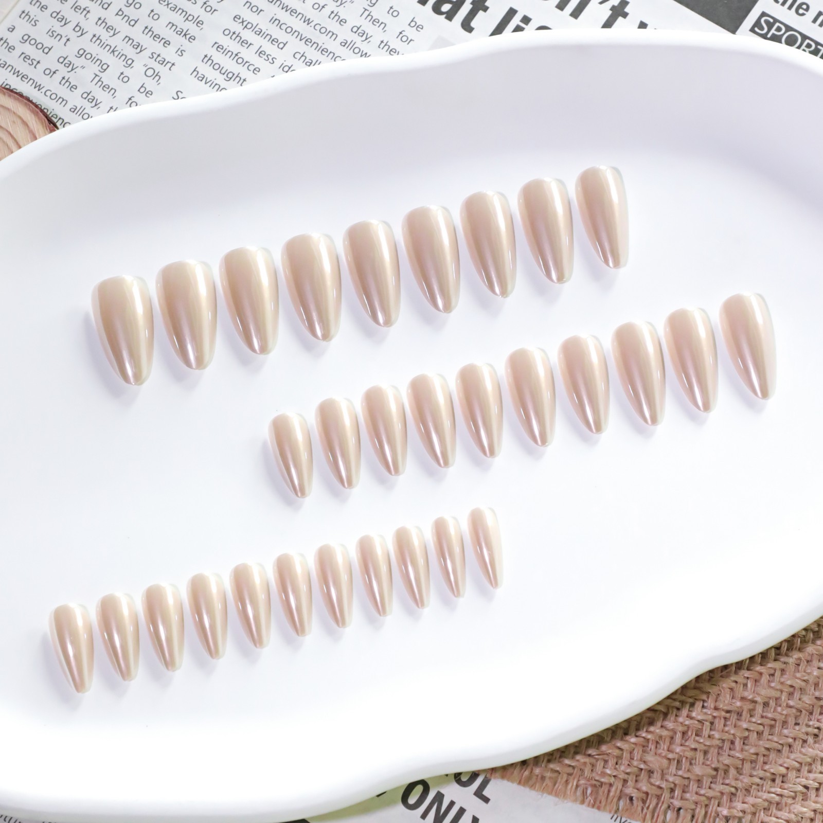 30 Pcs Solid Color Press-on Nails with Glitter Effect Medium-Length Almond Nails