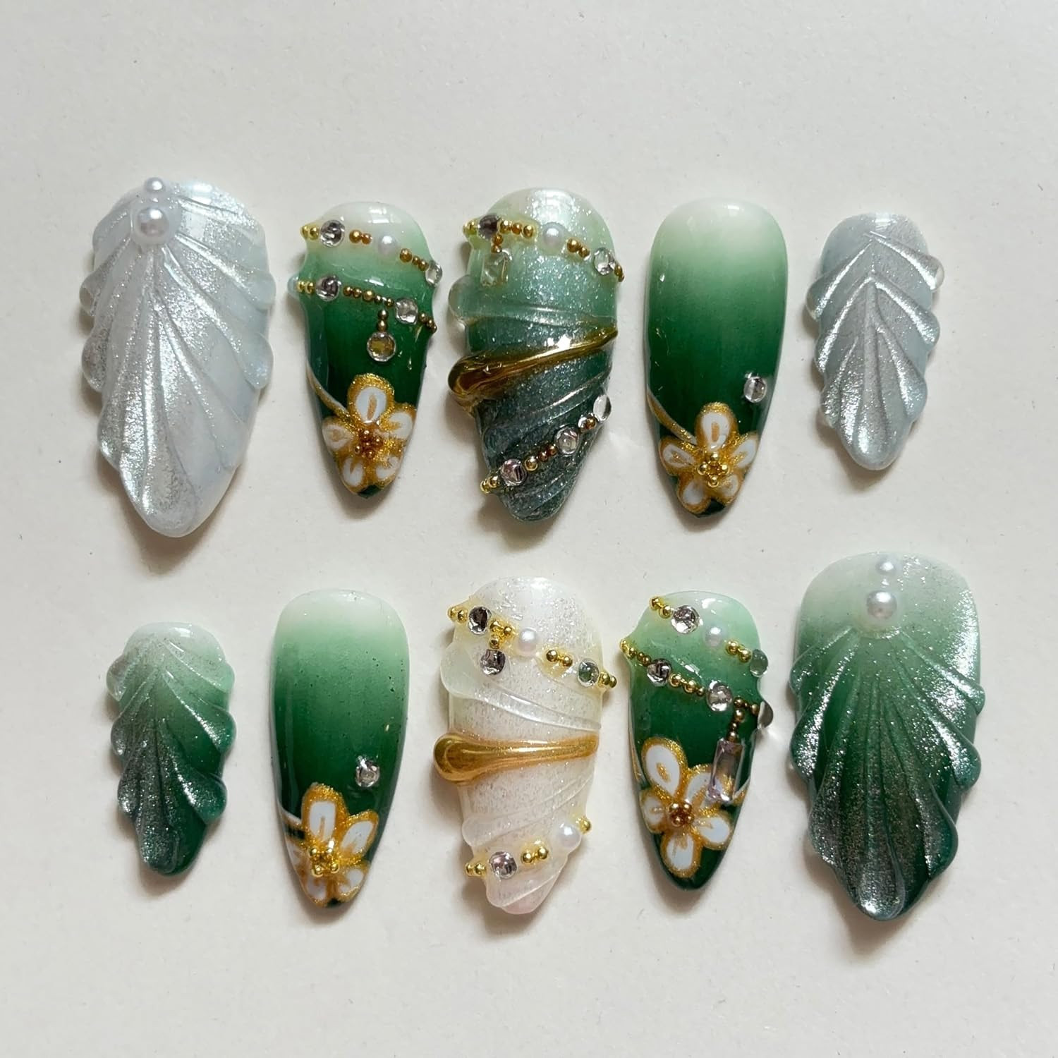 30Pcs Star Press on Nails Medium Almond Fake Nails Green French Tip False Nails