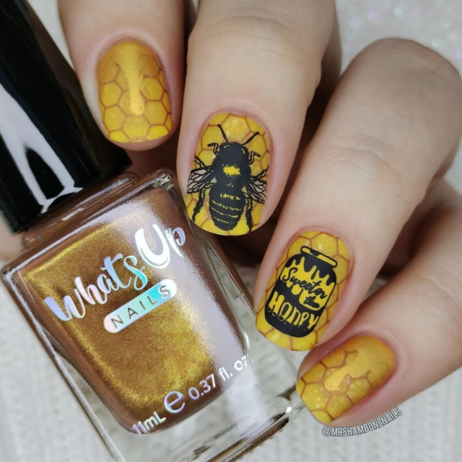 B075 Somewhere in Bee-tween Stamping Plate For Stamped Nail Art Design