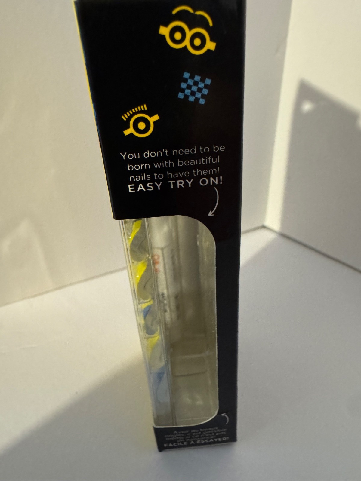 SALLY HANSON SALON DESPICABLE ME 4 – 24 OVAL PRESS ON NAILS OV764
