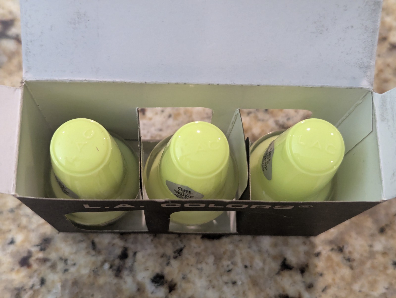 L.A. Colors Day Glow Gel Fingernail Polish Neon Yellow CNL223 – 3 Pack