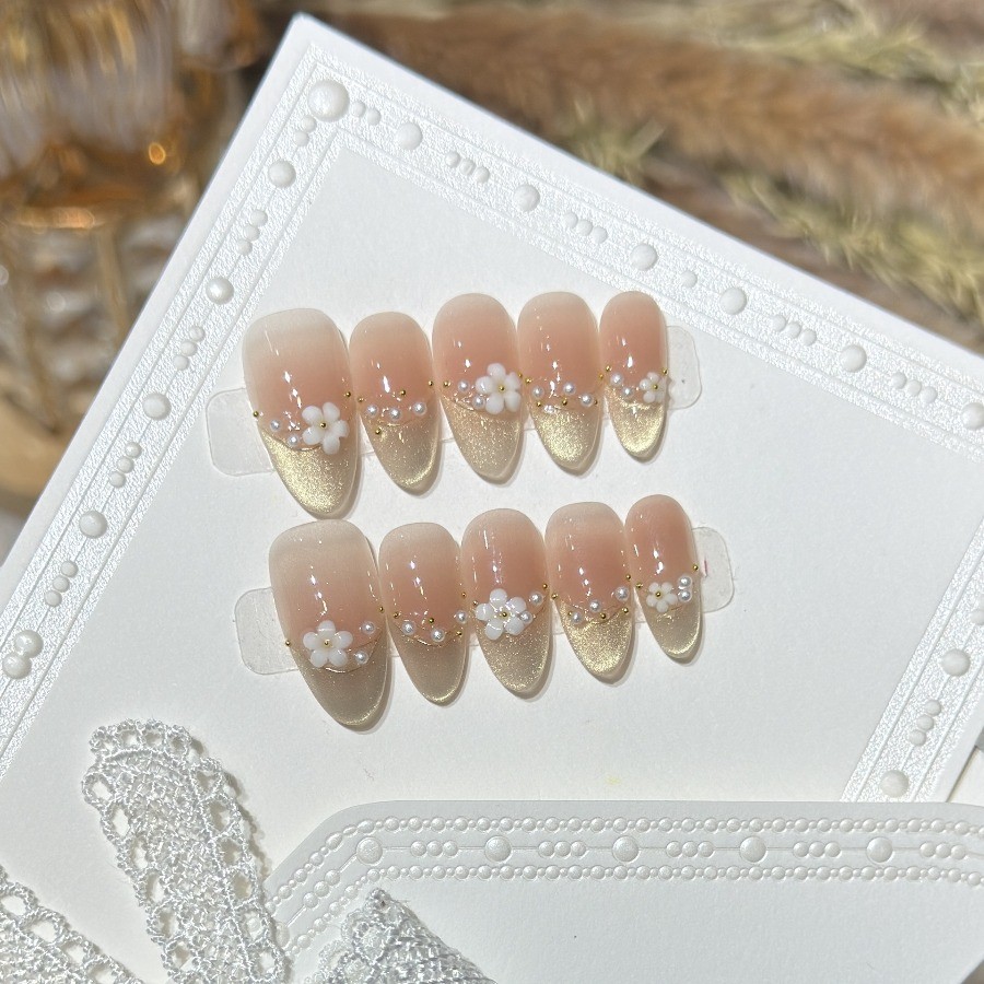 Cat Eye Shell: 10pcs Cat Eye Shell Flower Press on Nails Medium Oval Fake Tips