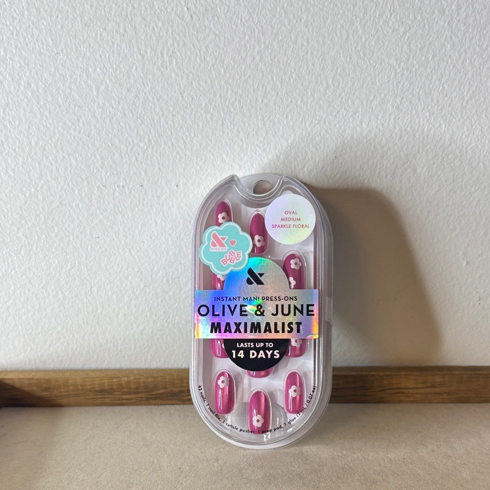Olive & June Maximalist Instant Mani Press-On Nails – Sparkle Floral
