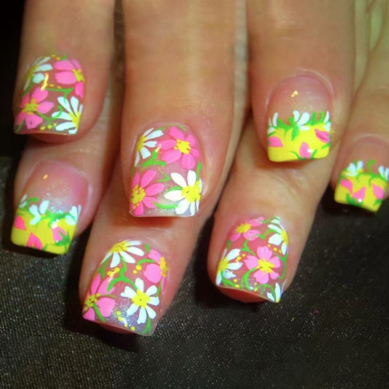 24 Pieces Short Square False Nail Fashionable Flower Press on Nail for Women