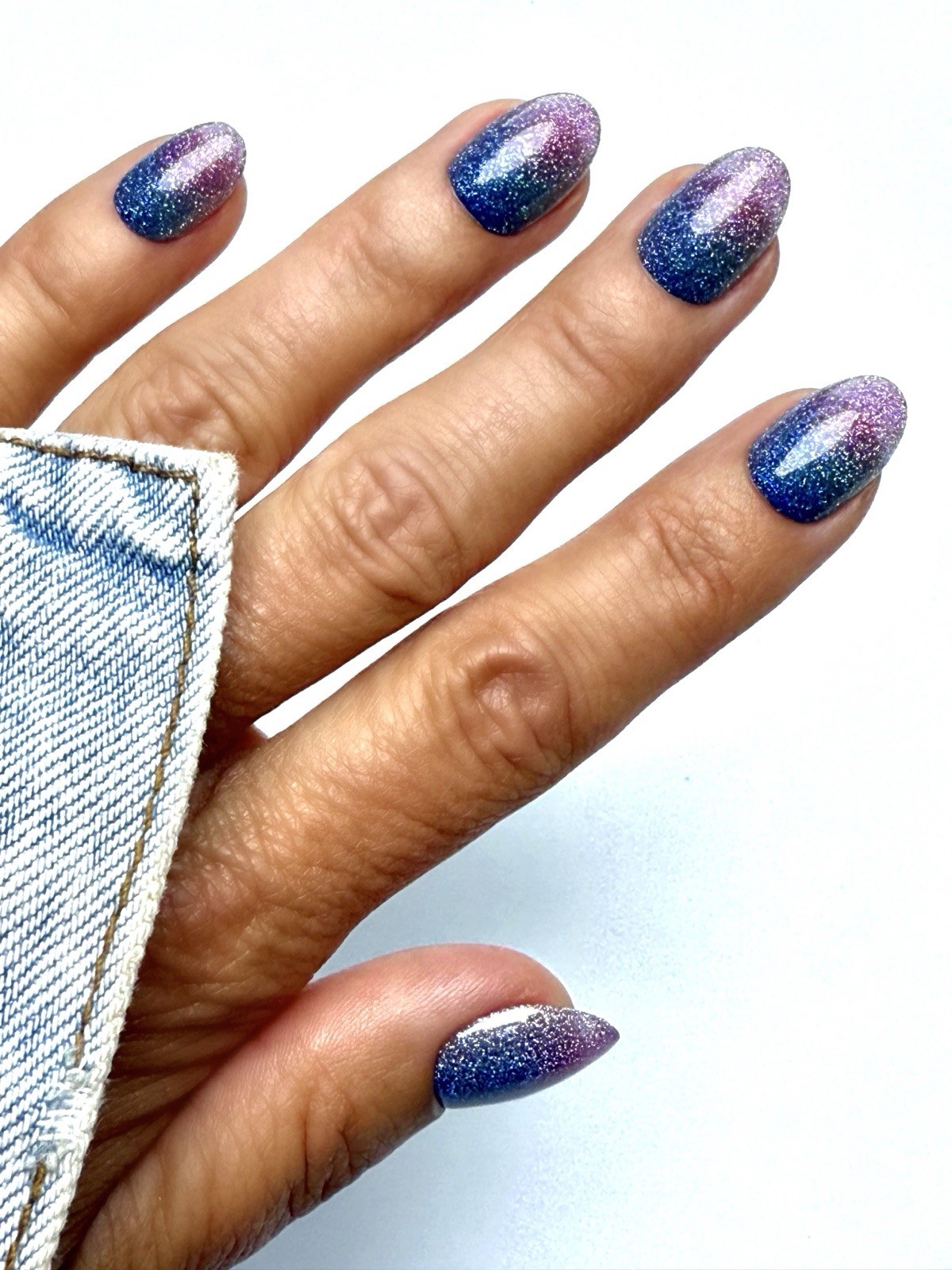 Red Aspen Press On Nails, Short Almond, Self Made Mermaid, Maureen