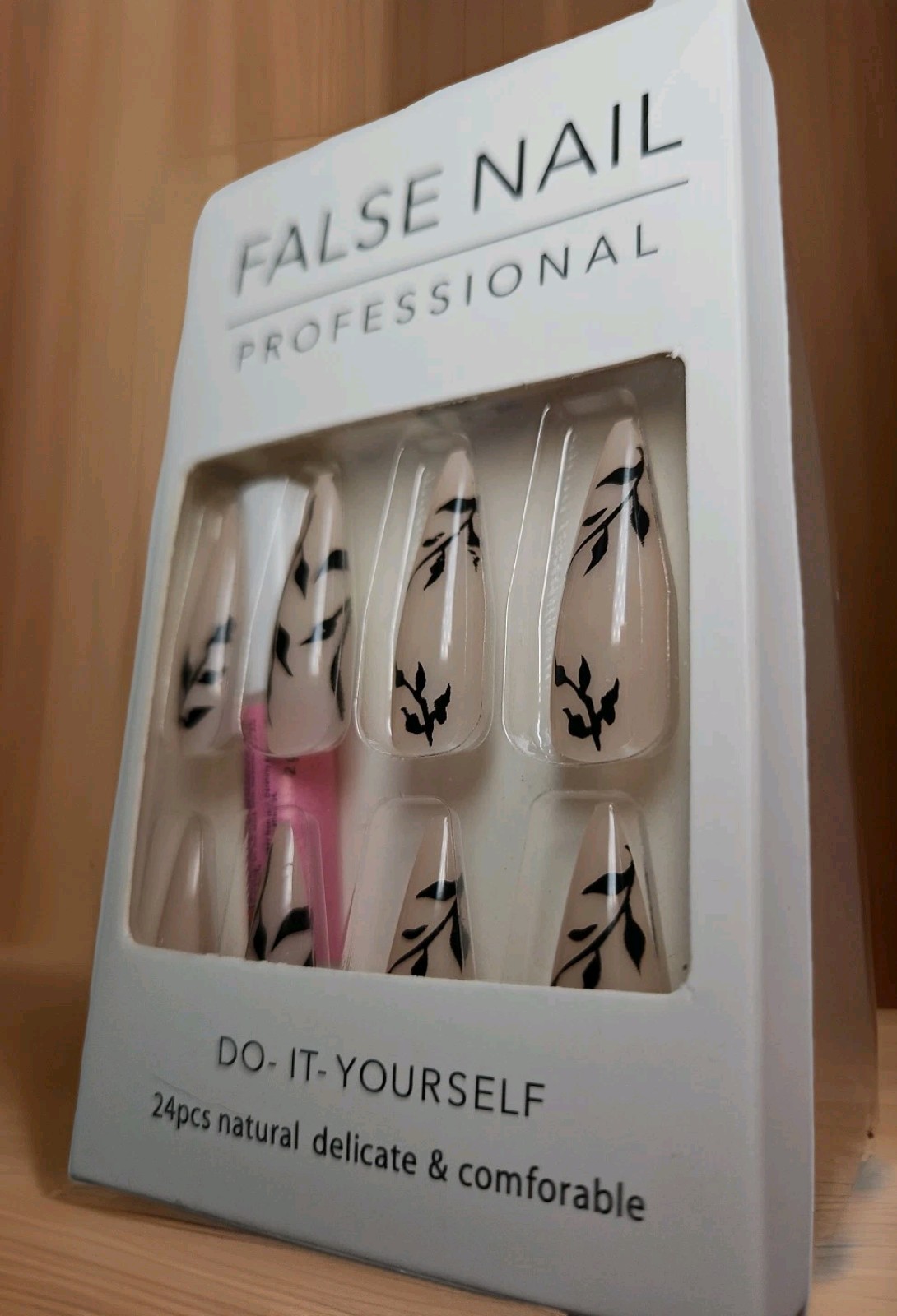 False Nail 24Pcs Black Leaves On Natural Color Nails W/Glue