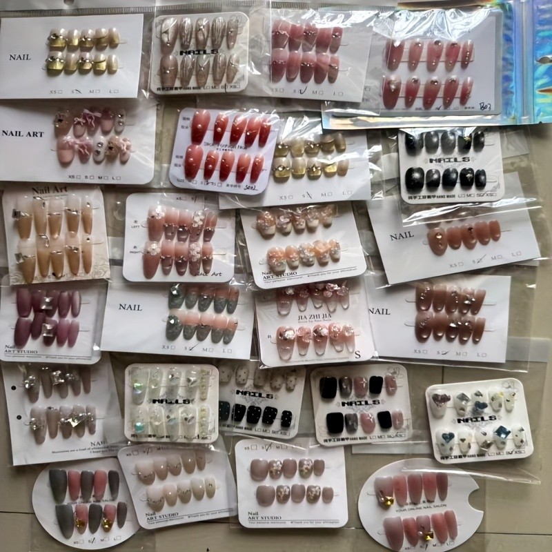 50 Pieces (5 Sets) Handmade Wearable Random Manual Pressing Fake Nail Set