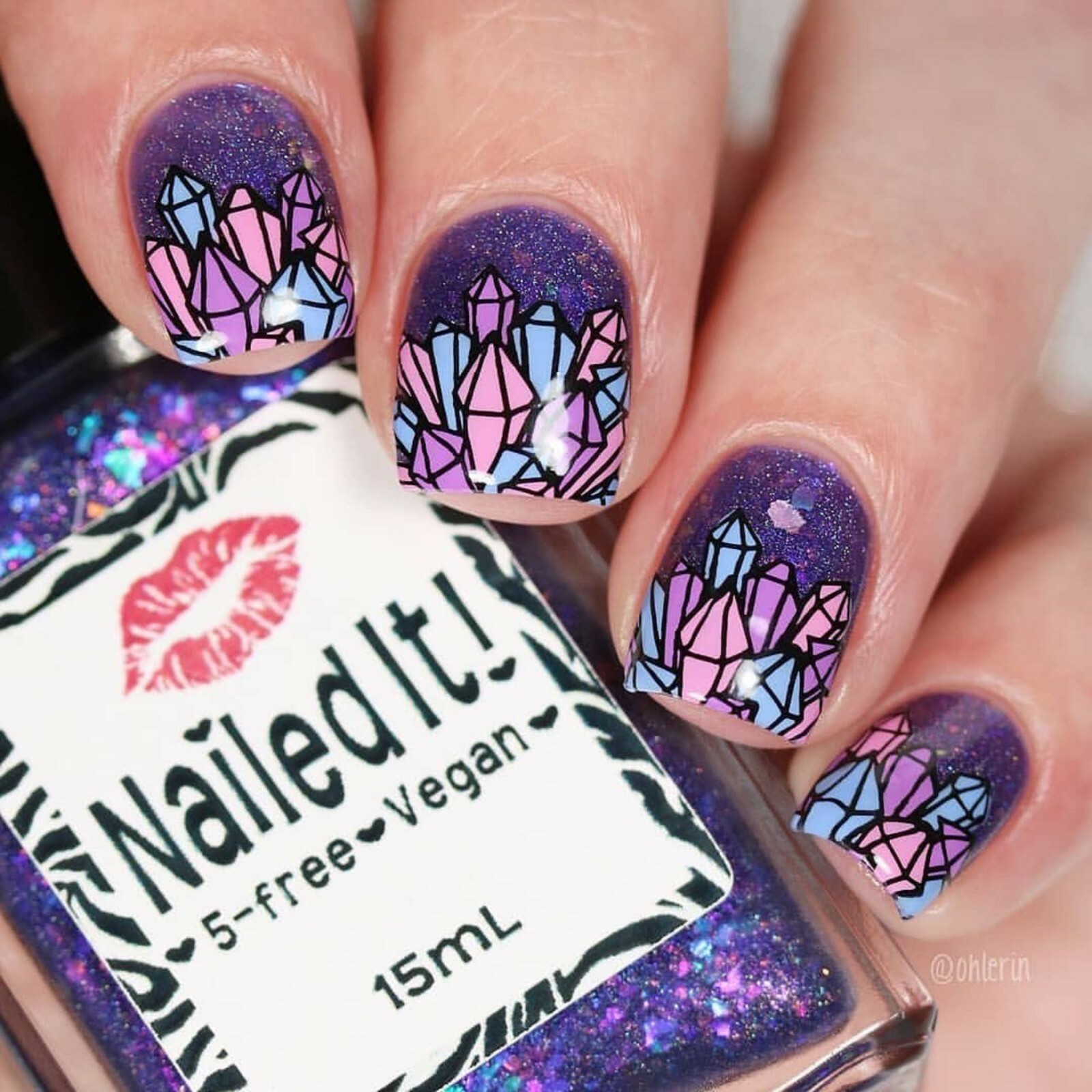 B042 Head in the Clouds Stamping Plate For Stamped Nail Art Design