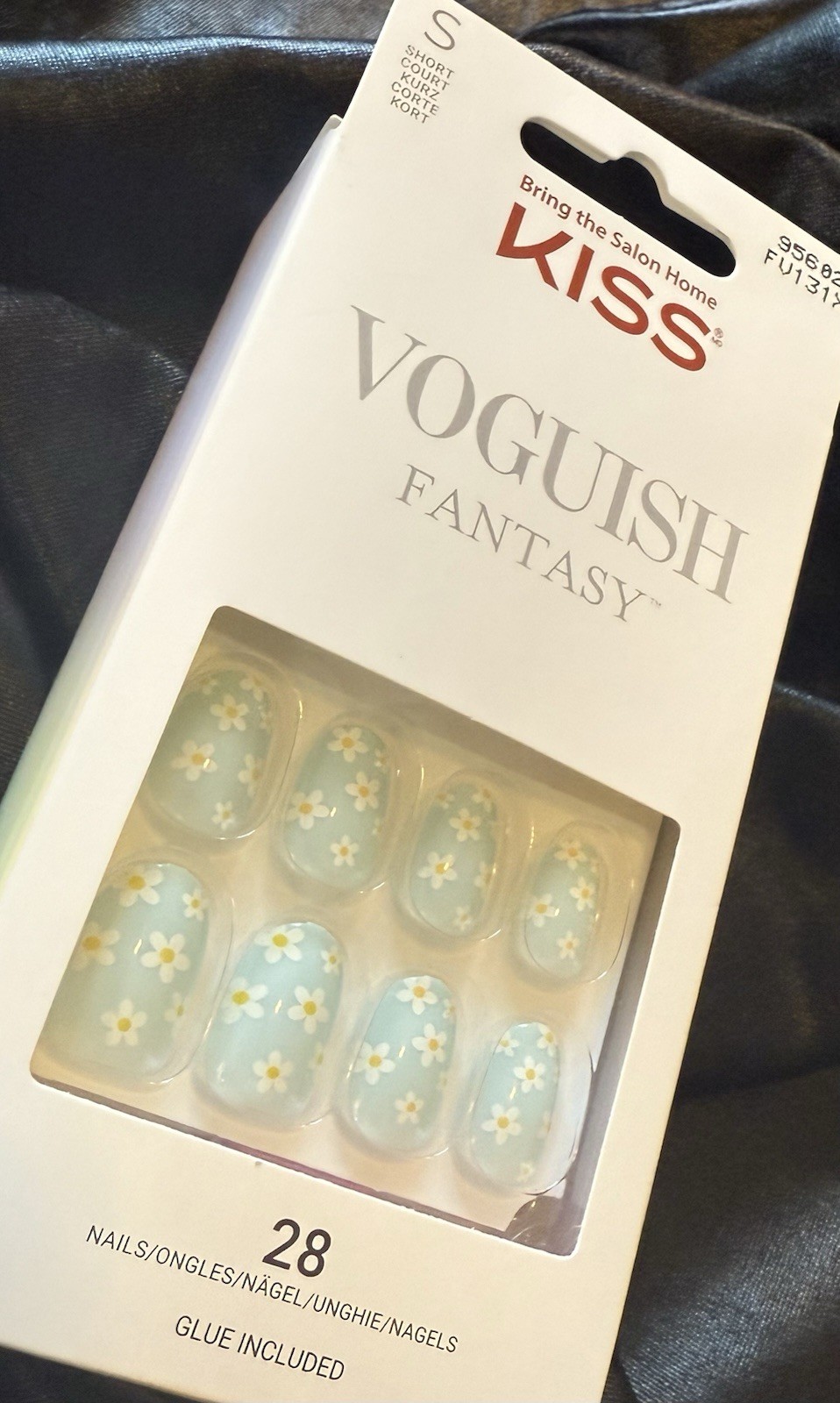 Kiss Voguish Fantasy Press On Nail Set Of 28~Includes Free Gifts💝