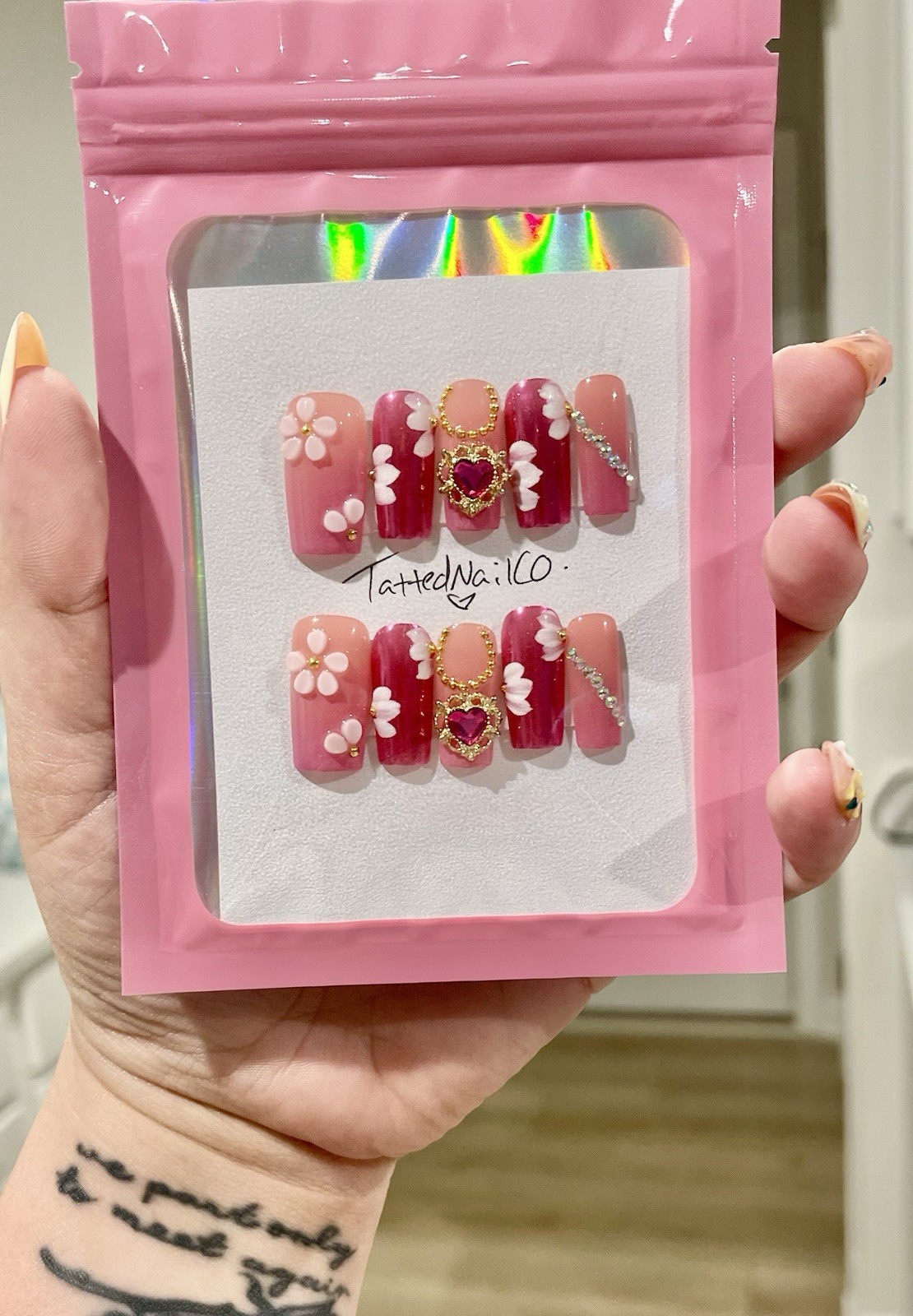 Press-On Nails Medium Coffin Pink/Red/White/Gold 3D Floral Full Cover