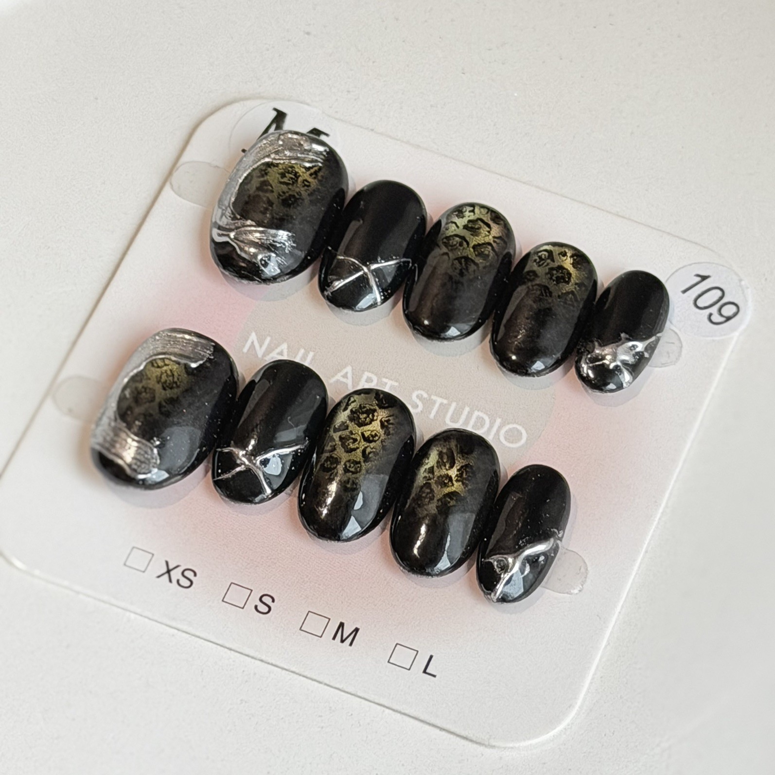 Unique Handmade Press-On Nails Size M | One of a Kind Set, Reusable 109