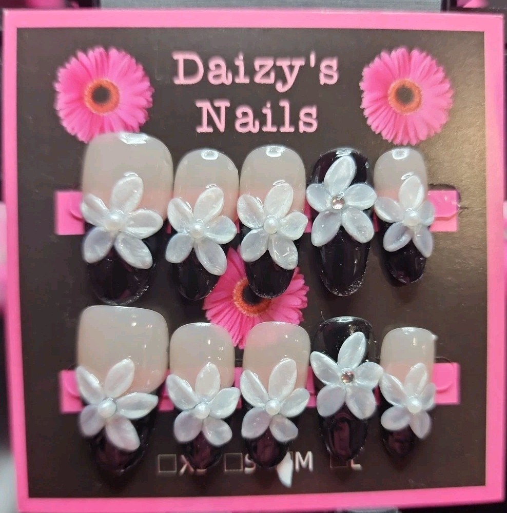 Medium Size Press-on Nail 10Pc Set Handmade Almond Black 3D Flower 2.5 Cm Length