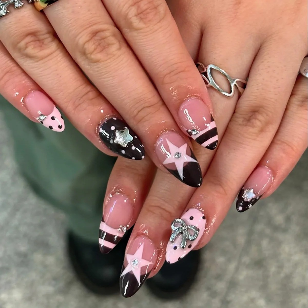 5PCS Almond Press On Nails Black Silver Bow Diamond Y2K False Nails with Glue