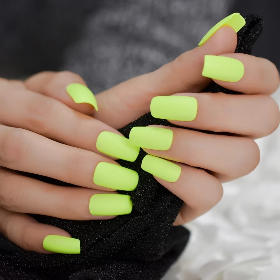 24 Medium Press on nails kit w glue Matte neon yellow green square y2k