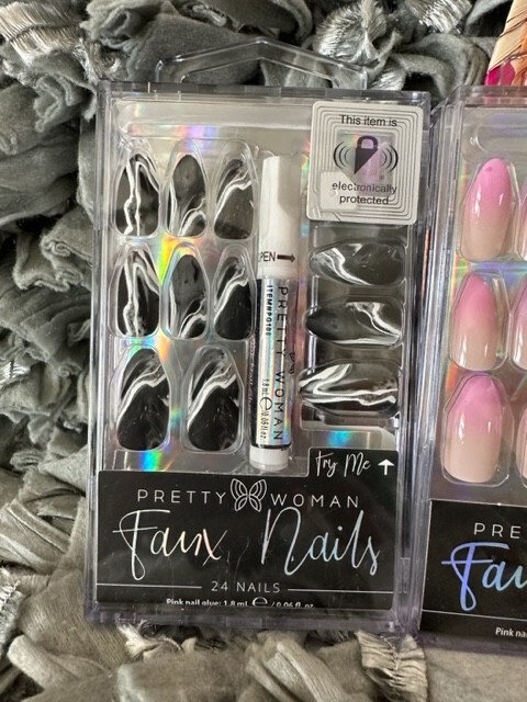 Pretty Woman Faux Glue On Nails 24 ct Black-Almond-Marble Gray & Nude