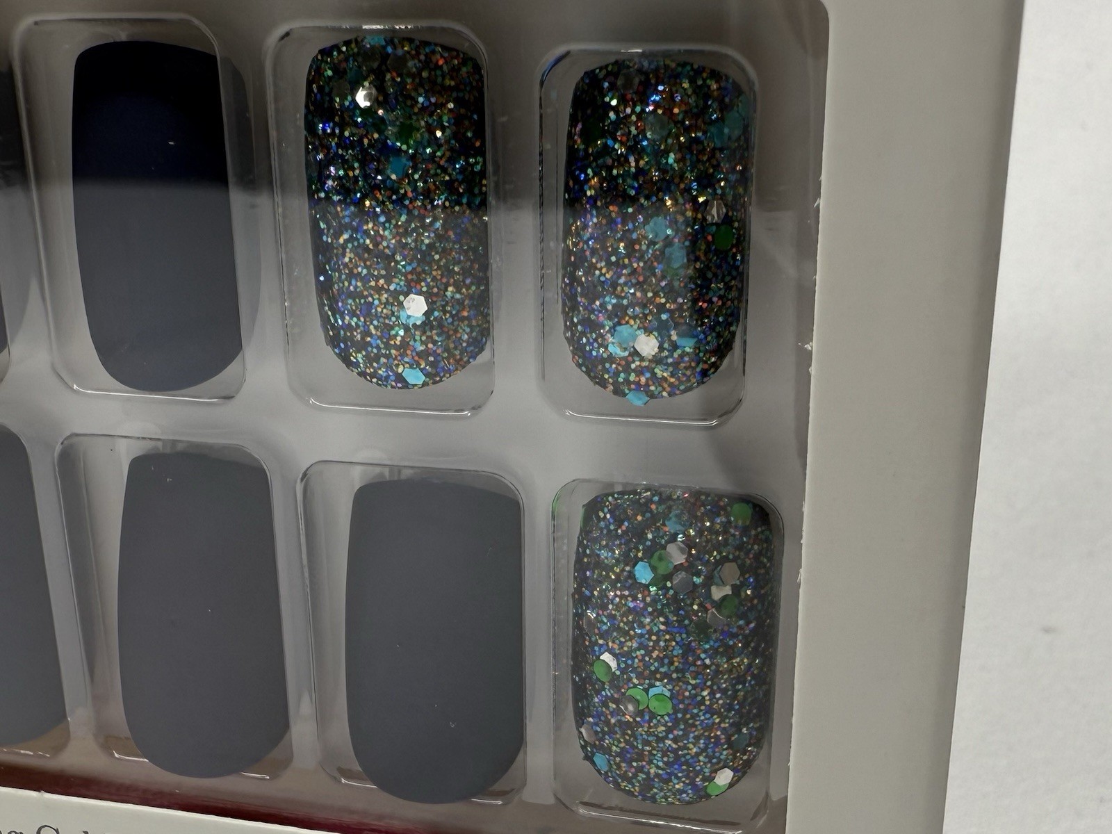 KISS GEL FANTASY NAILS PACK OF X6 MEDIUM LENGTH READY TO WEAR HOLIDAY CHRISTMAS