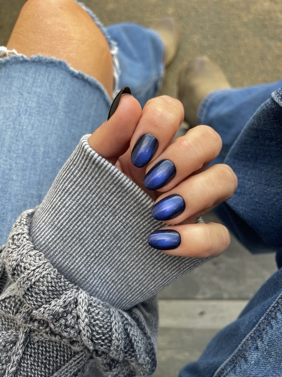Red Aspen Press-On Nails Marley’s Midnight Muse Short Almond Blue Cat Eye Glue