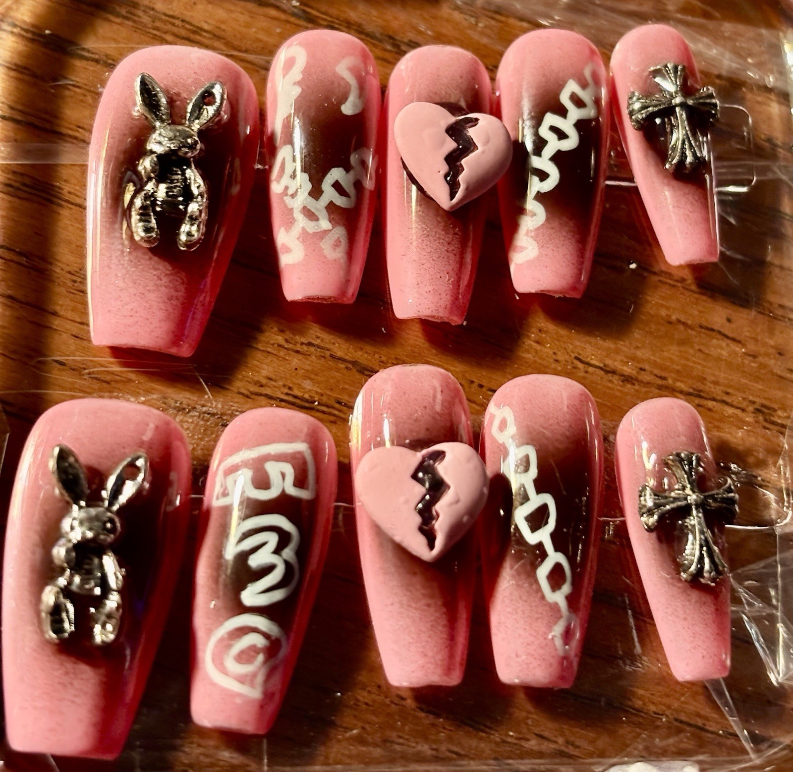 MANUAL NAILART Press-On Nails Long Coffin Pink/Black 3D Bunny medium