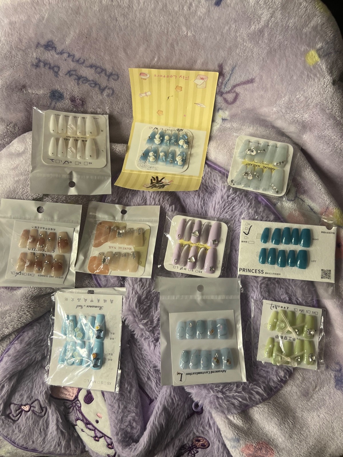 Super high quality, reusable, handmade press on nails. You get 5 pairs with glue