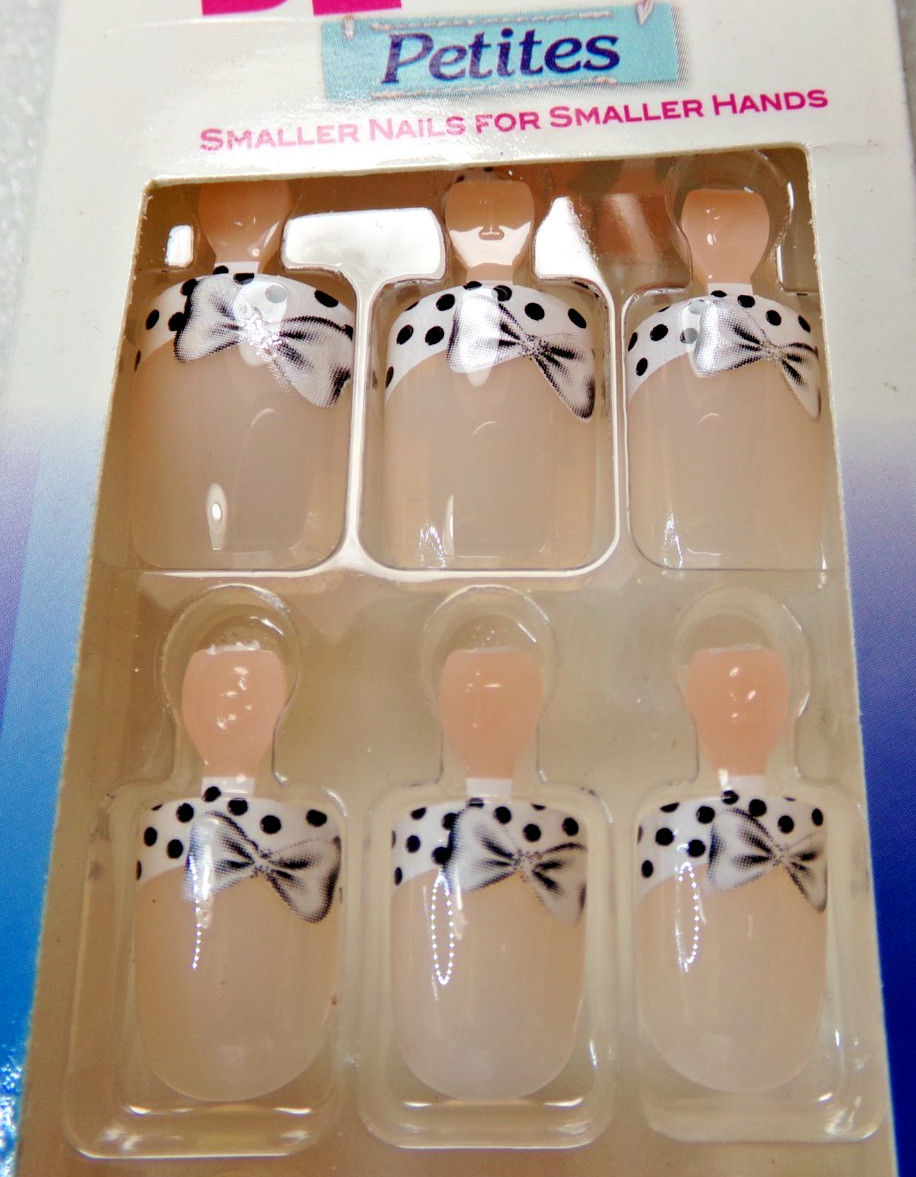 Broadway Nails Artificial Petite Short White Bows French