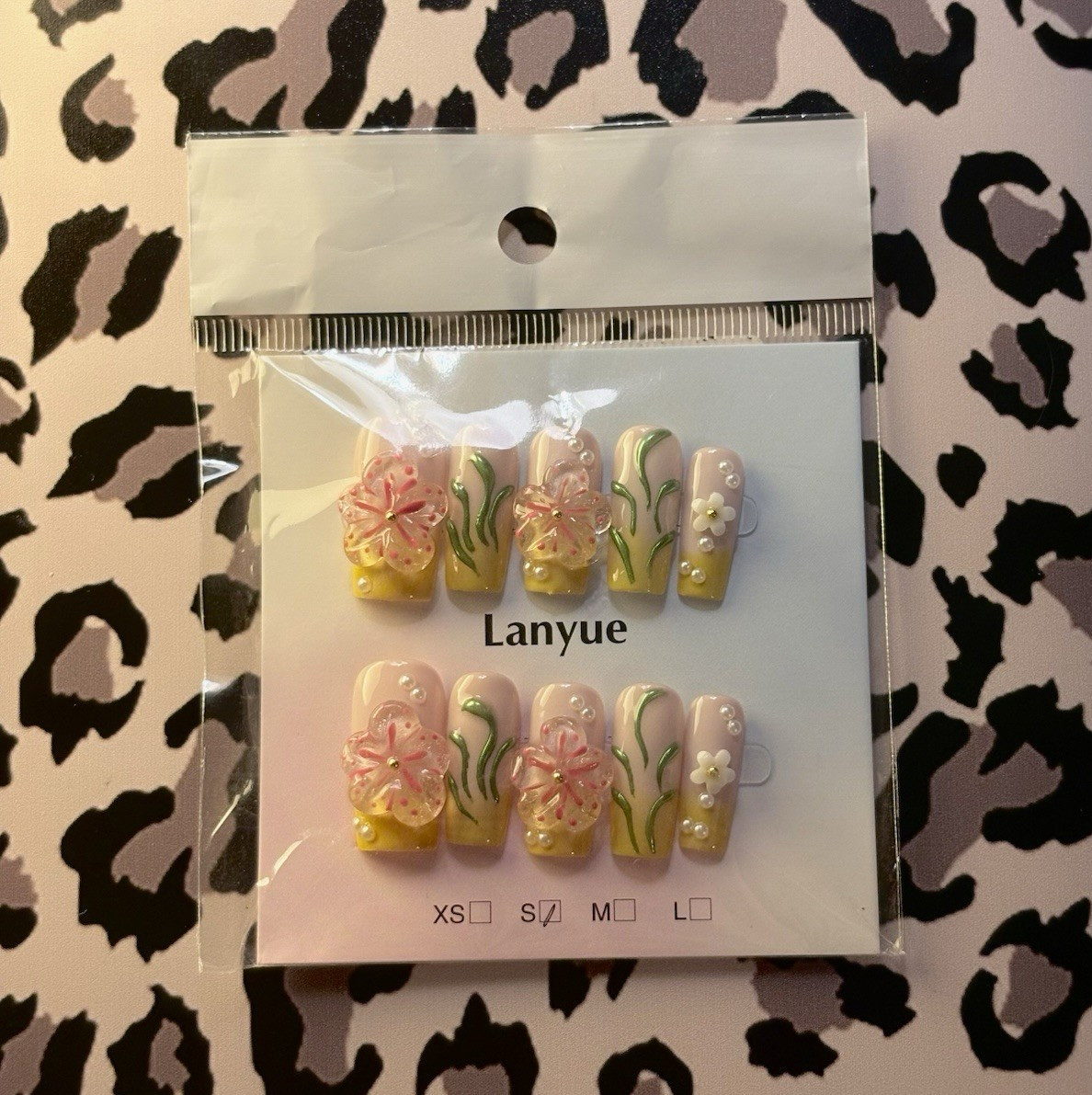 Lanyue Press-On Nails Pink Yellow Green 3D Flowers Pre-Designed Short Square