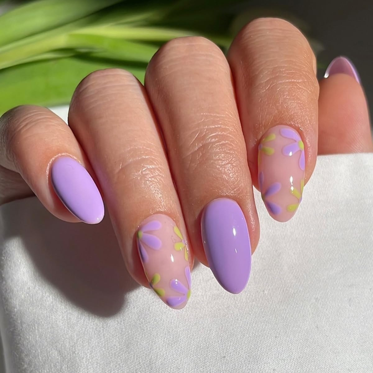 24Pcs Purple Flower Press on Nails Almond Medium Fake Nails Floral Glue on Nails
