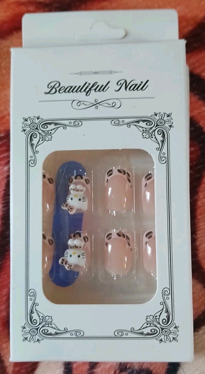 Womens Hello Kitty Cheetah Accent False French Nails