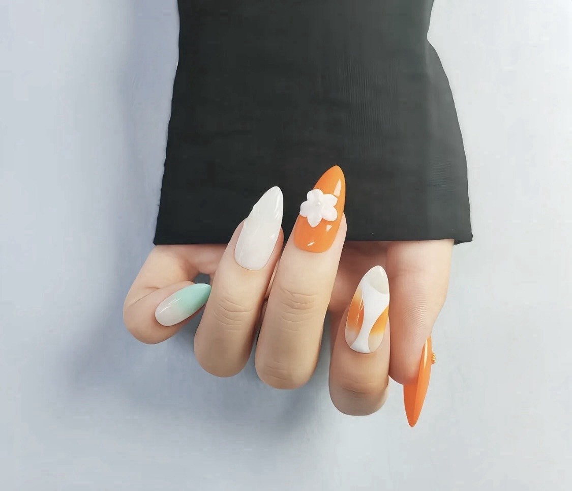 QINSINGE Red Spider Lily Press-On Nails