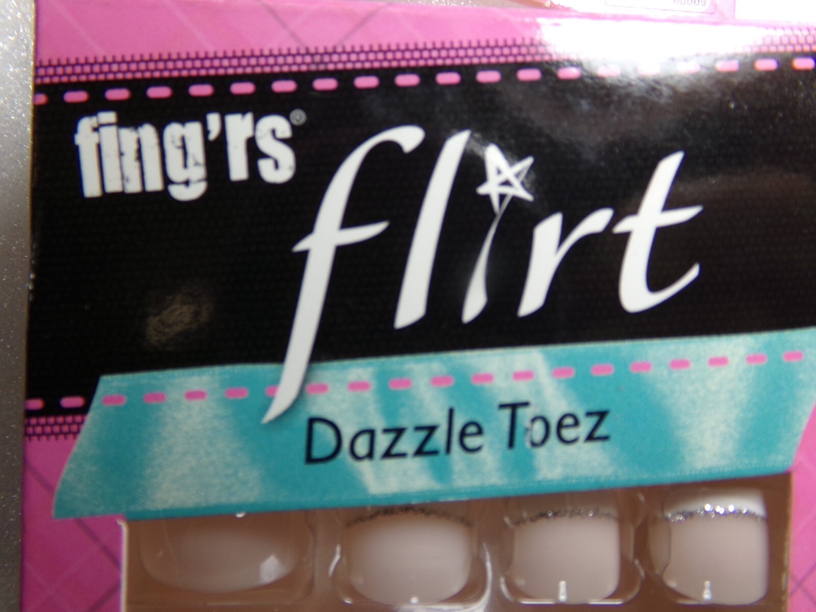 Fing’rs Flirt Dazzle TOENAILS Clean White Frech with Silver Line Glue on