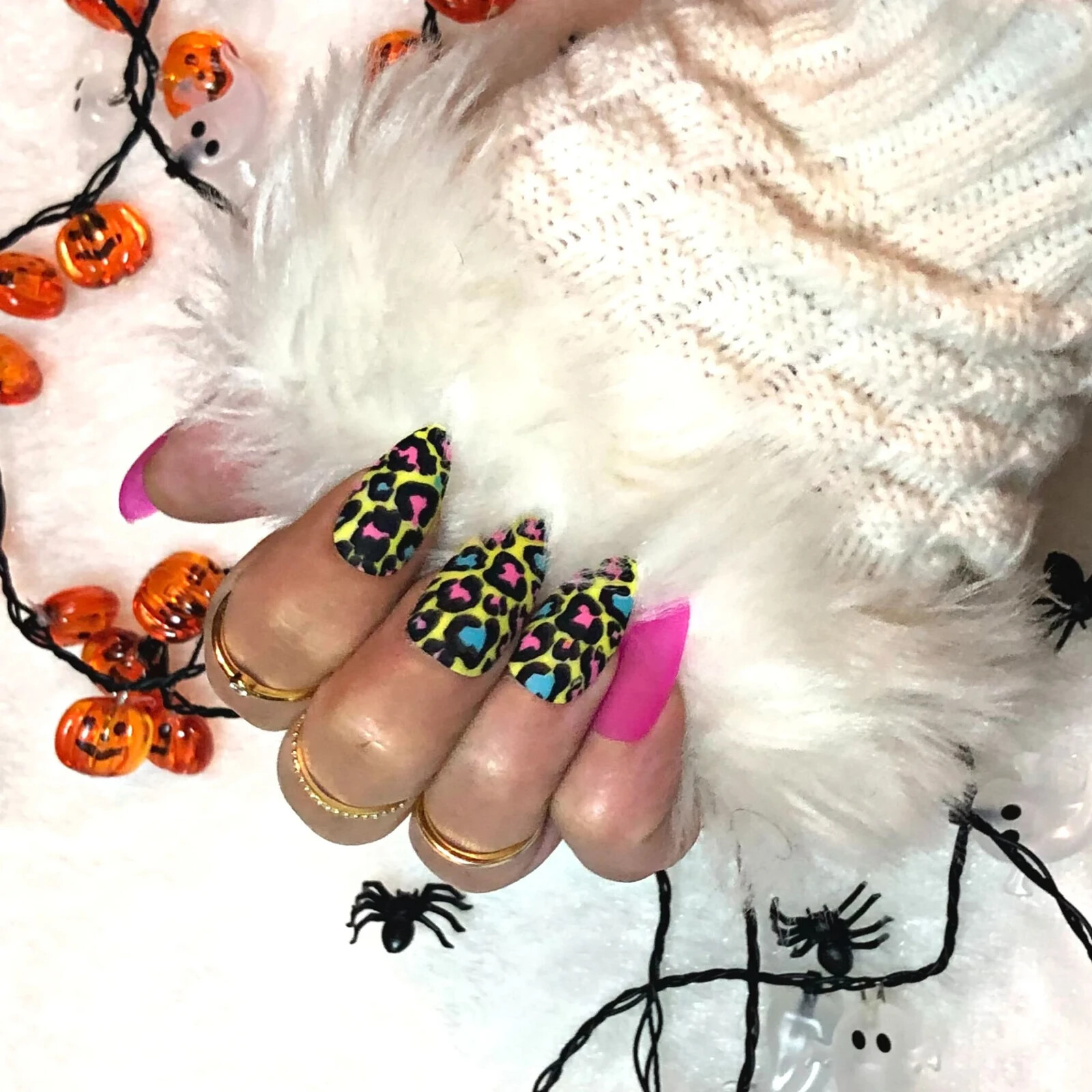 Pink Leopard, glow in the dark – Press on nail set- Size 0-8