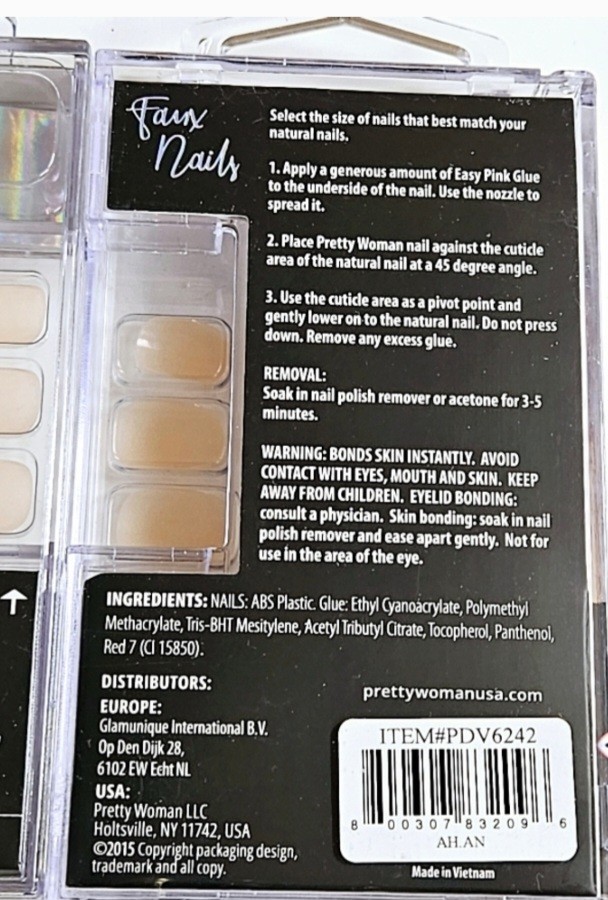 NWT PRETTY🦋WOMAN FAUX NAILS MEDIUM/SHORT CLEAR NUDE!