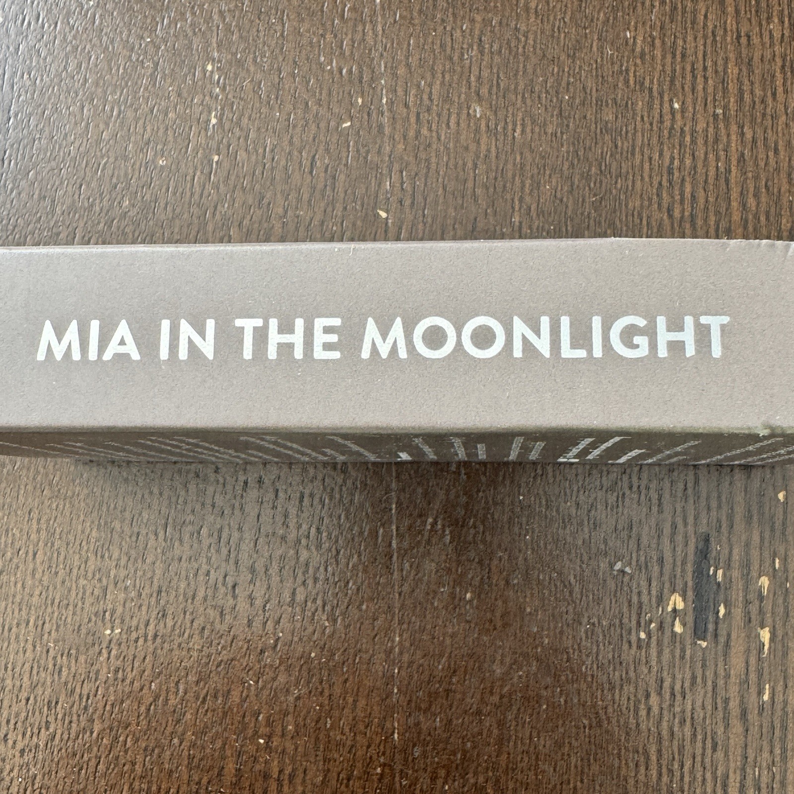 Red Aspen Press On Nails Mia In The Moonlight Manicure Kit Gray Neutral Grey