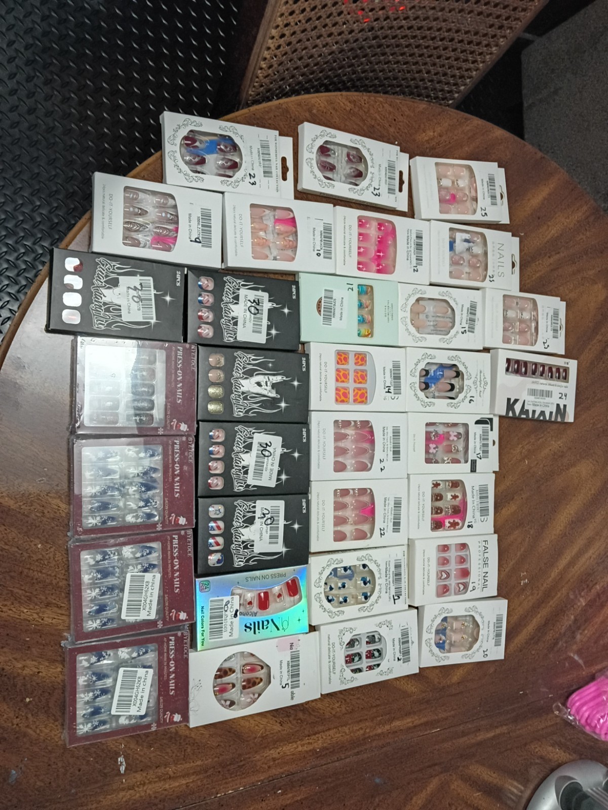 31 Sets Press On Fake Nails, Multiple Theme, Color, Shape, etc