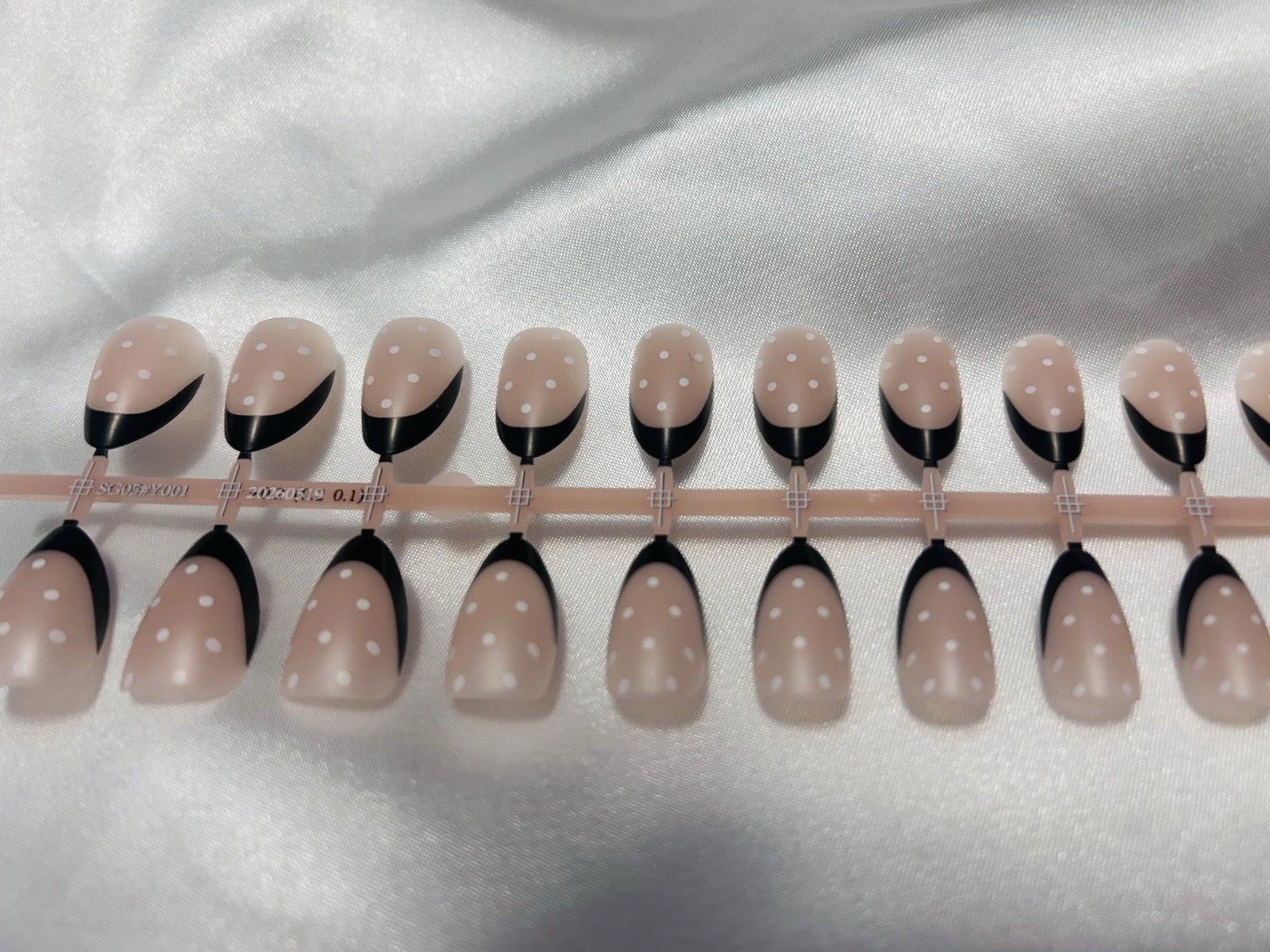 Full Cover Artificial Nails Short Oval Beige Black French Tip Polka Dot