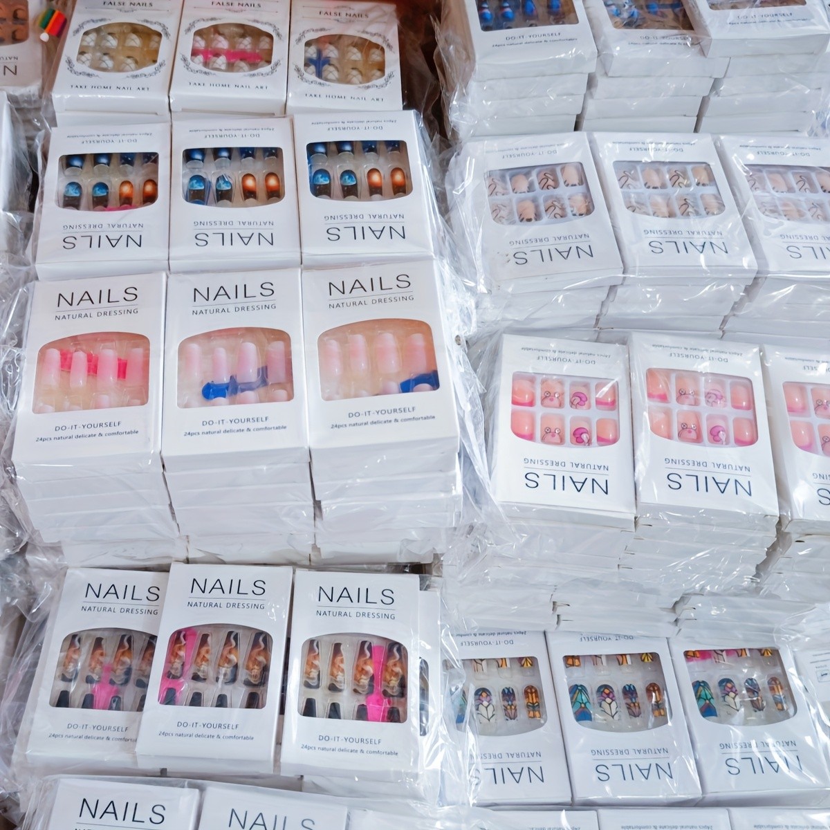 Wholesale 360PCS Press-On Nails Short Medium Length Almond Square Tip Easy-Apply