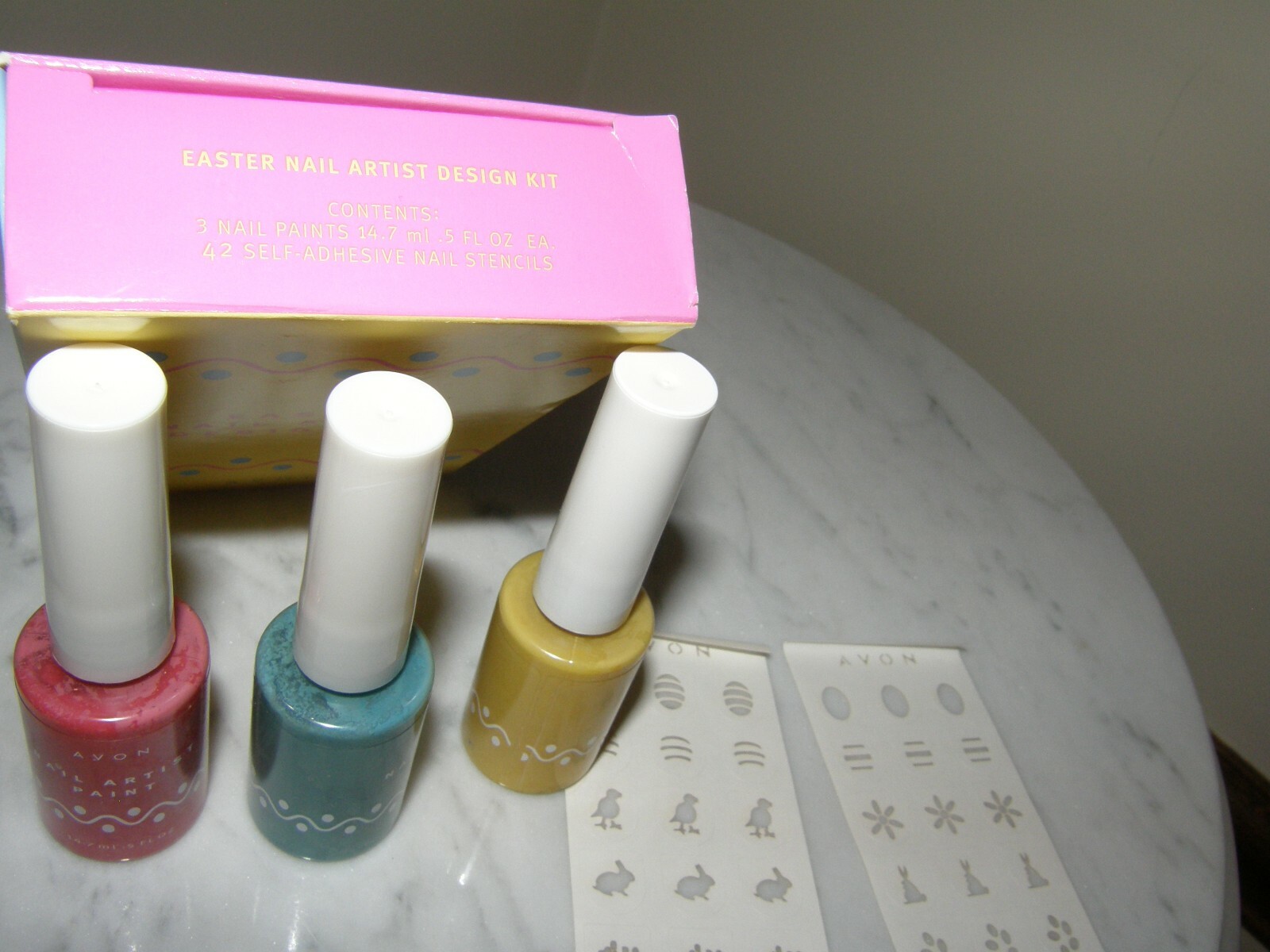 5485) Easter Nail Artist Design Kit 3 Nail Paints 42 Self Adhesive Nail Stencils