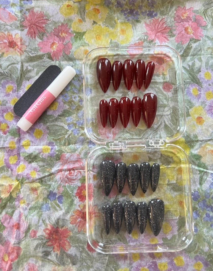 Set of BLACK & RED SPARKLY acrylic press-on nails – Glue included