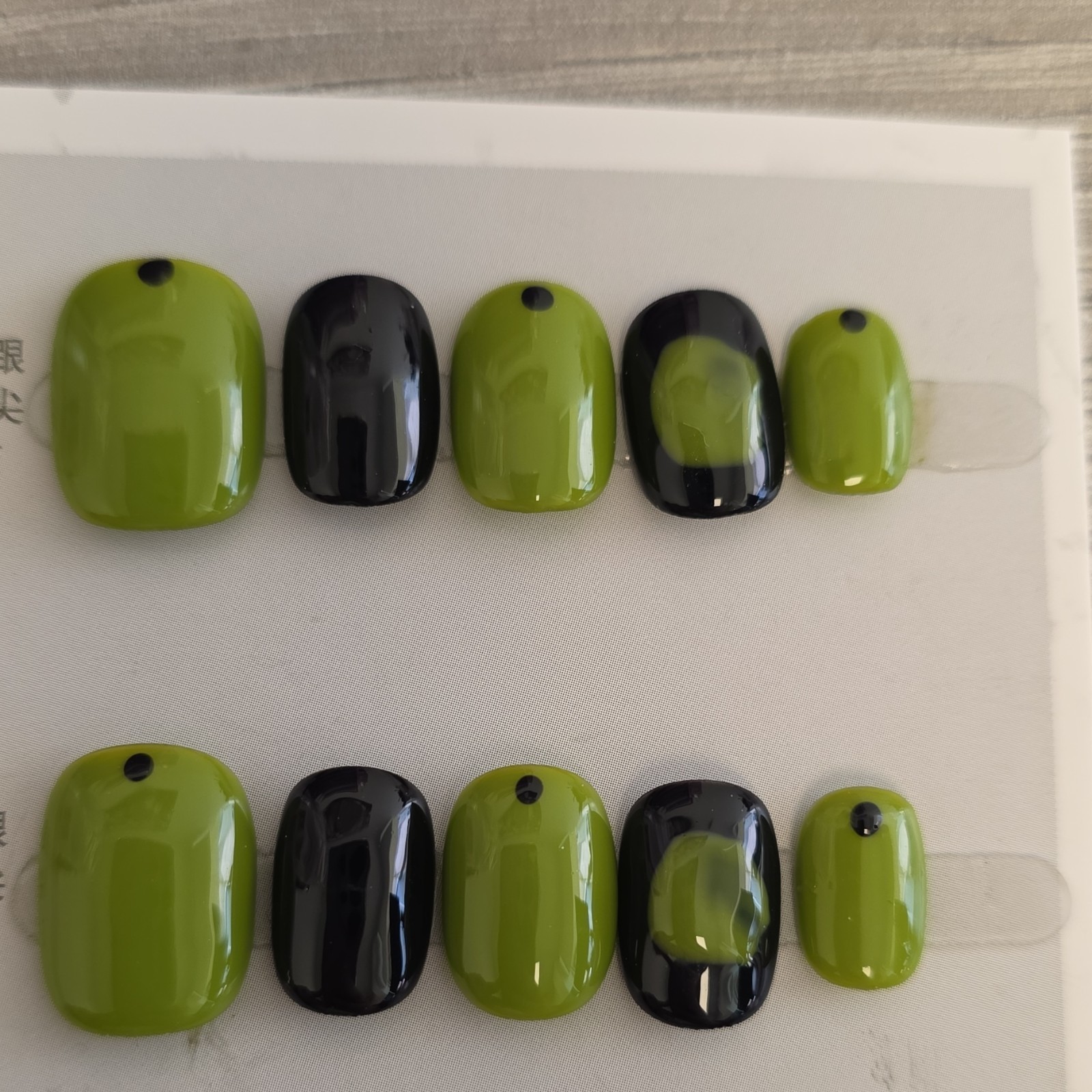 Nail Art Green Black Shiny Square Press-On Nails Set Pre-Designed Full Cover