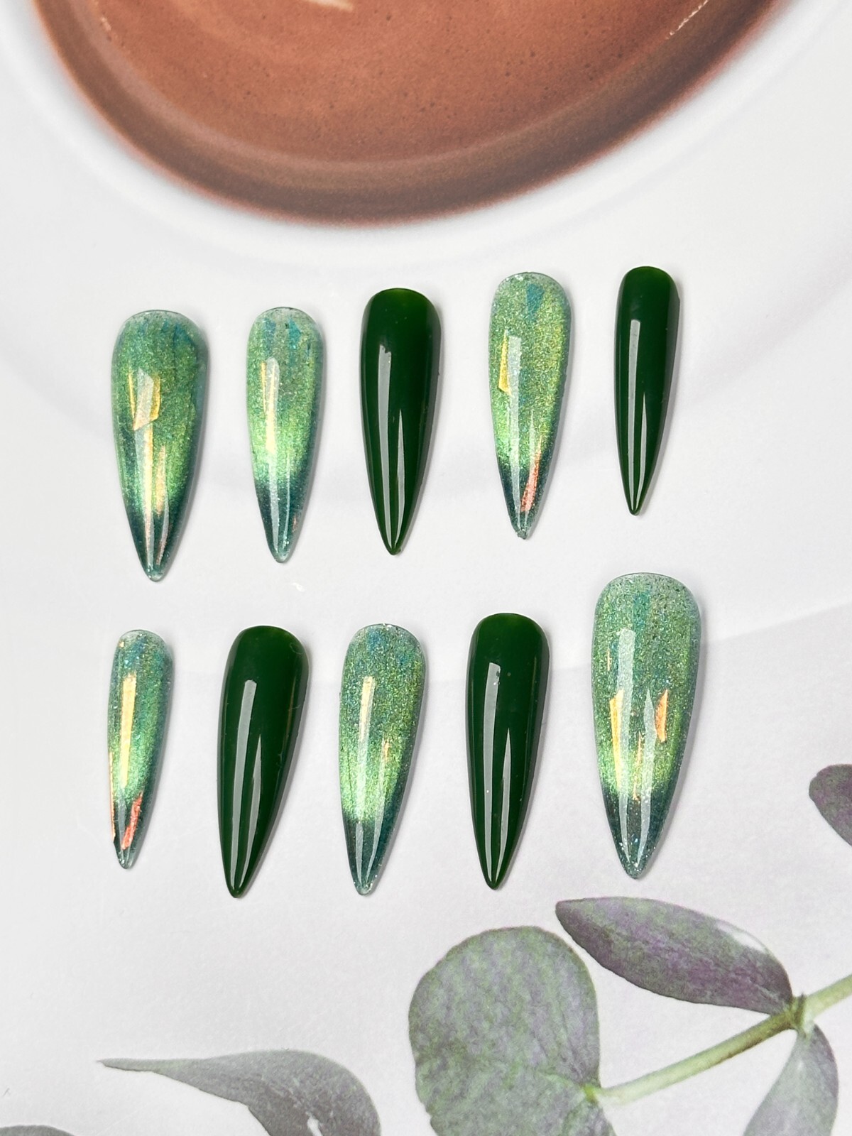 Green with Emerald Cat Eye Effect Press-On Nails