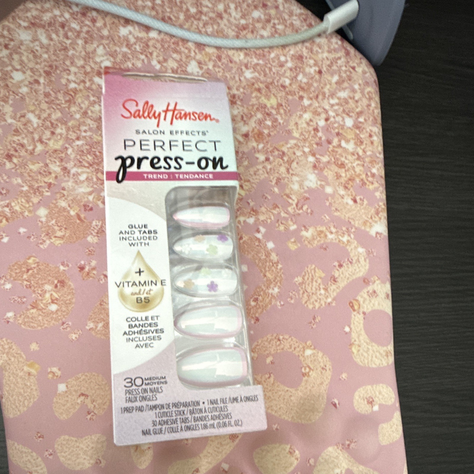Sally Hansen Salon Effects Press-On Nails Medium Oval Floral White/Purple Glue