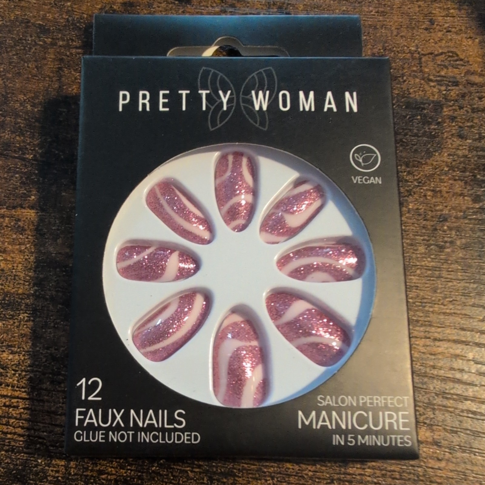 Pretty Woman Faux Nails 3 different styles.