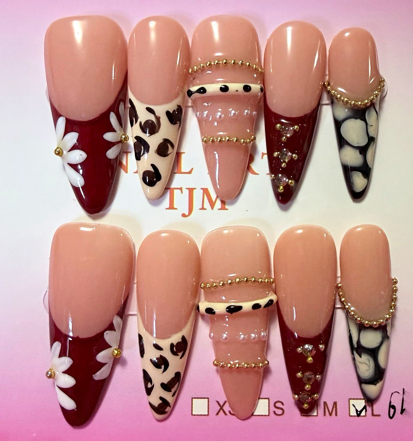 Nude/Brown/White/Black/Gold Floral Stiletto Press-On Nails, size large