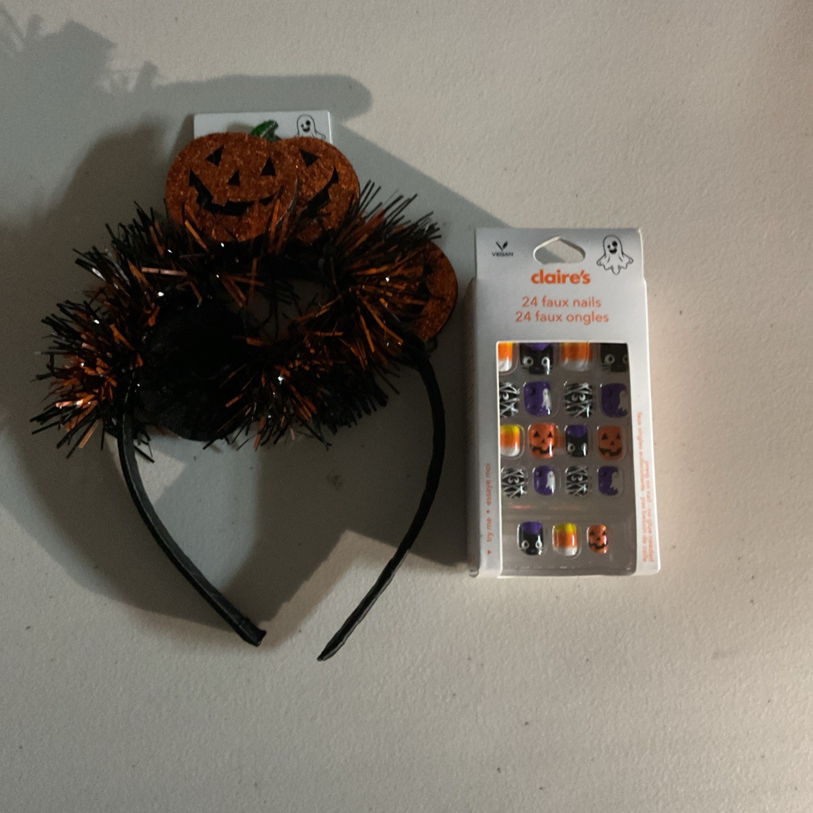 Claire’s 24 faux nails no glue needed Halloween them nails with head band