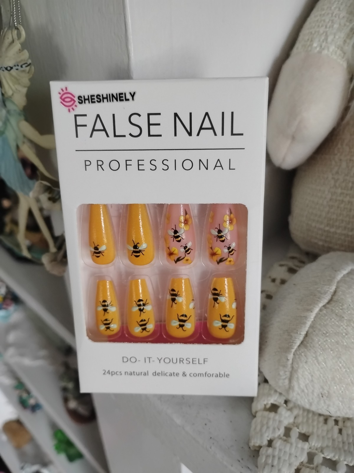 Curvlife Press-On Nails 24 PCS False Nails Bee Designs