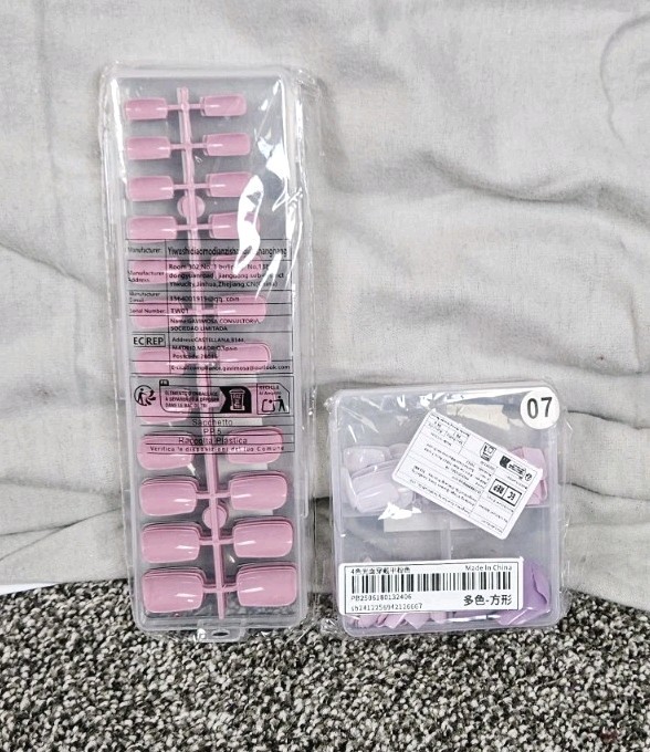 Assortment Press-On-Nails Nails various Colors (2 Packs Approx 144 Nails.)