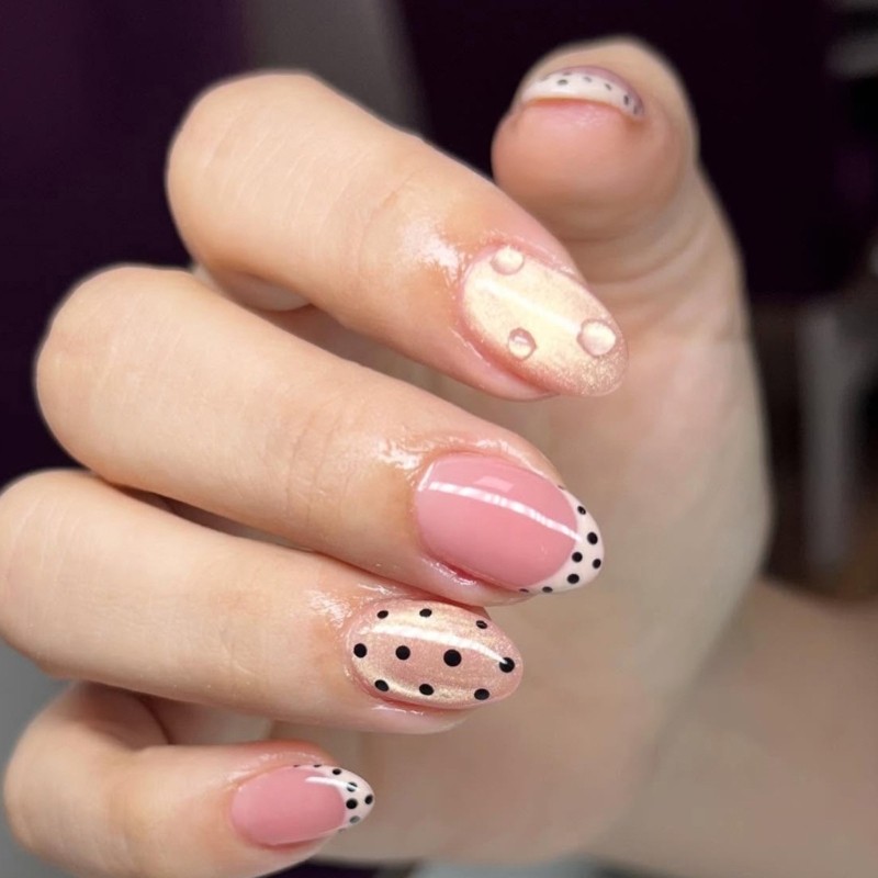 Fashionable Cats Eye Dot Press On Nail Set Of 24 Long Lasting Shine For Parties