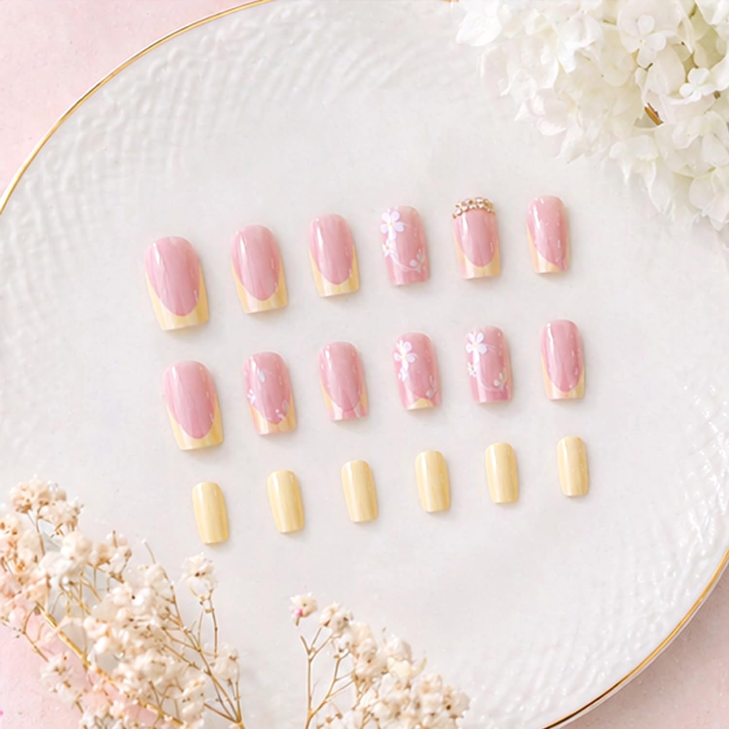 24Pcs White Flower Press on Nails Short Square Yellow French Tip Fake Nails w…