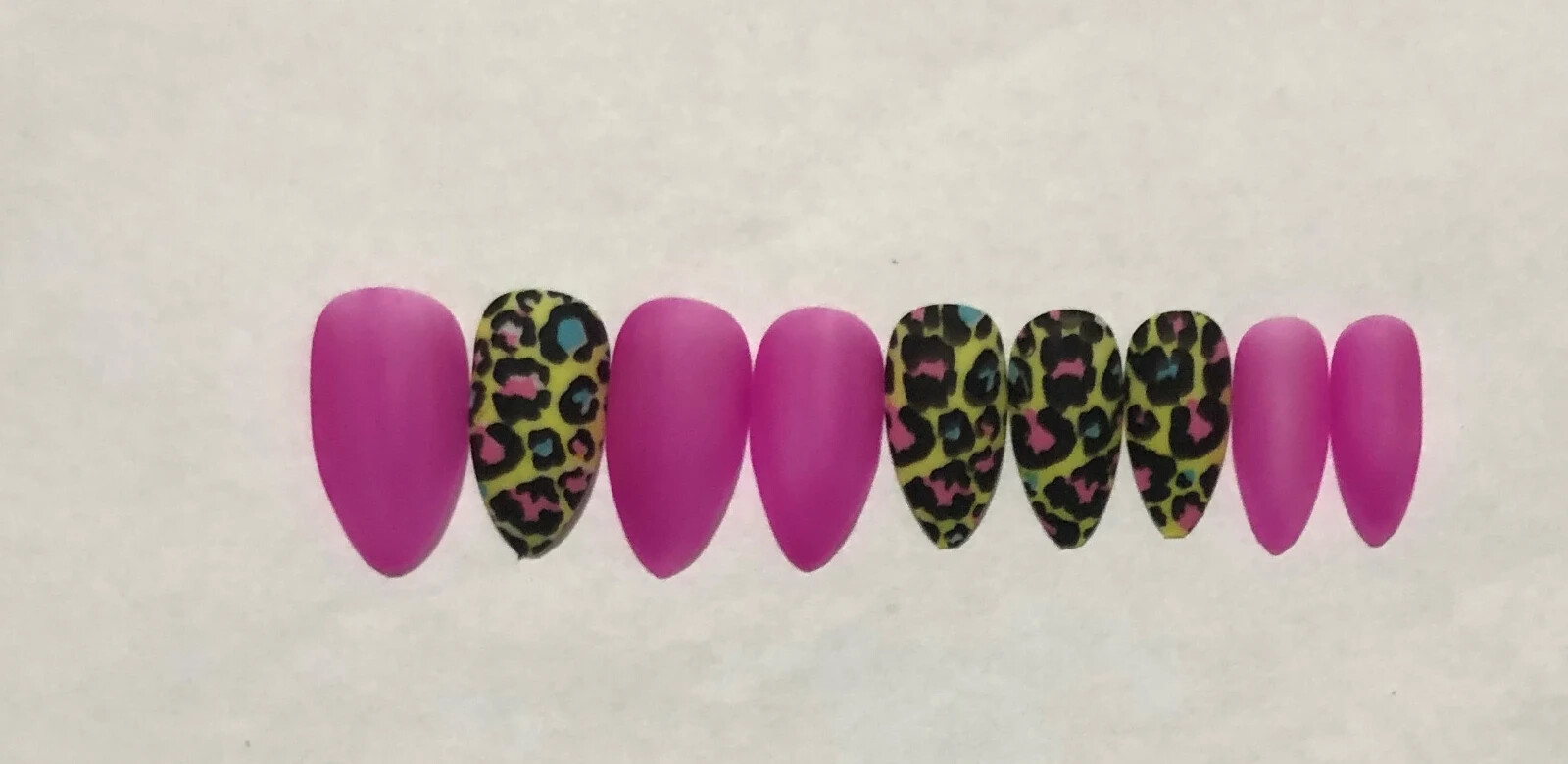 Pink Leopard, glow in the dark – Press on nail set- Size 0-8